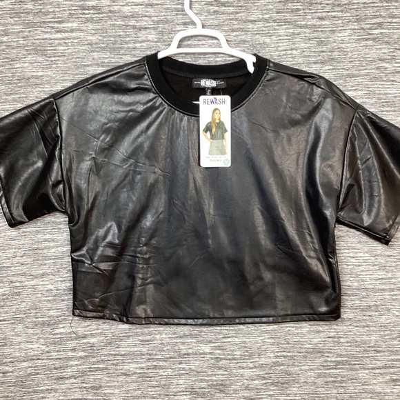 Rewash Women’s Black Vegan Leather Cropped Top Short Sleeves T-shirt - Picture 4 of 6